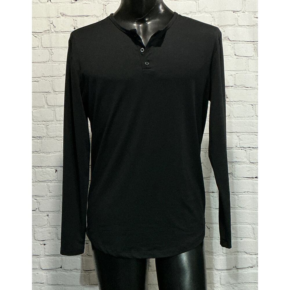 Cuts Men’s Black AO Long Sleeve Henley Curve-Hem Tee (Size L)